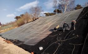 Противоэрозионная защита склона с применением геомата в Пионерском