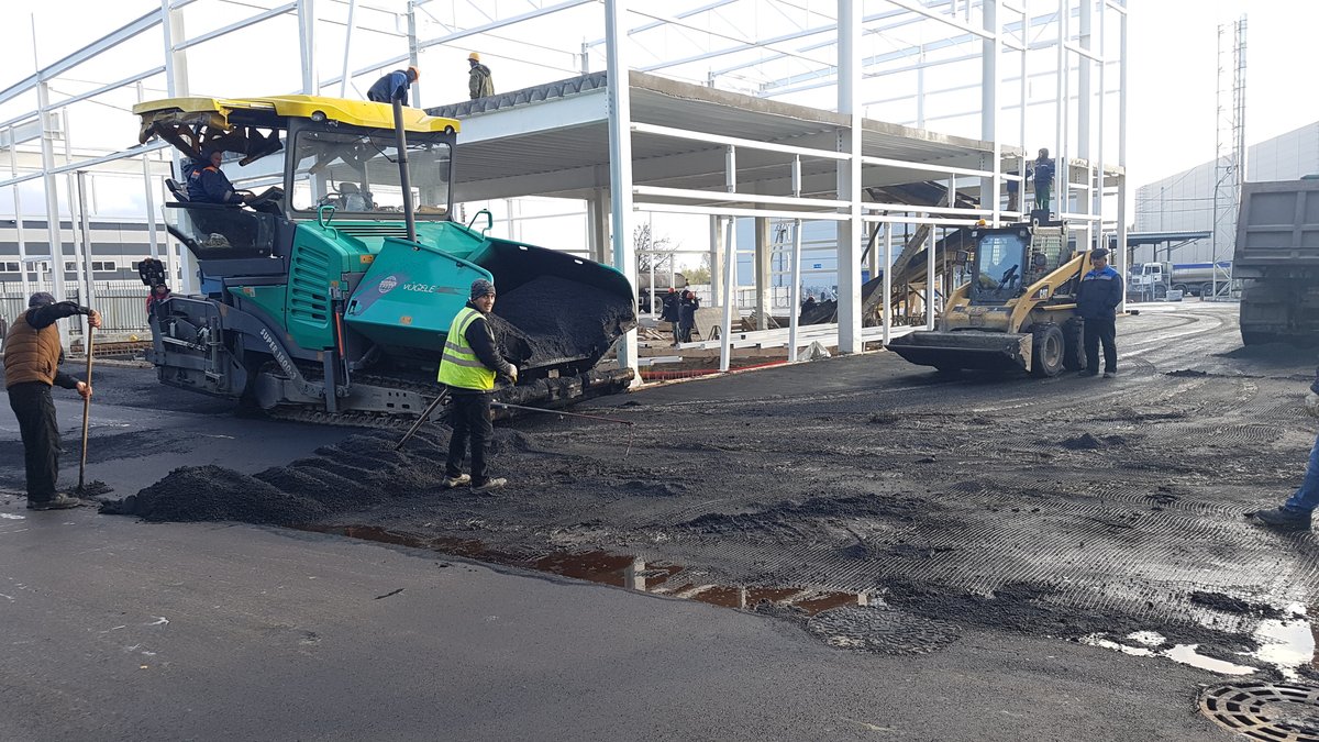Укладка асфальтобетона с армированием геосеткой bitutex. Логистический центр бауцентр калининград