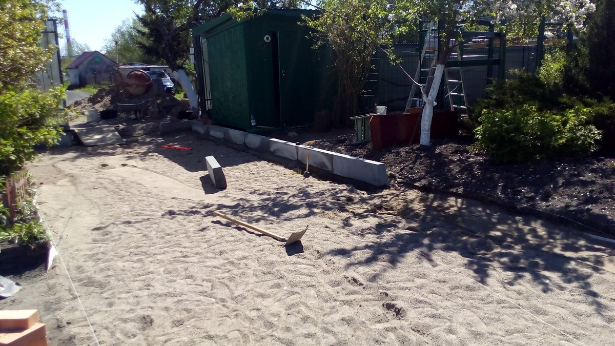 Выполнение работ по укладке газонной решетки и тротуарной плитки