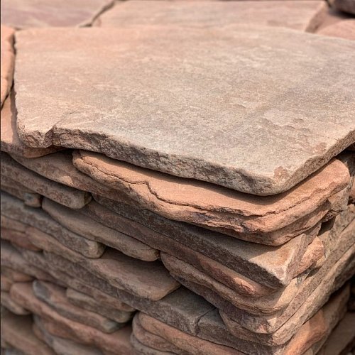 Камень красный галтованный 3 см