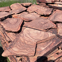 Камень малиновый 2 см