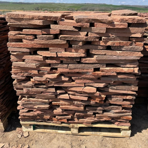 Камень красный 3 см